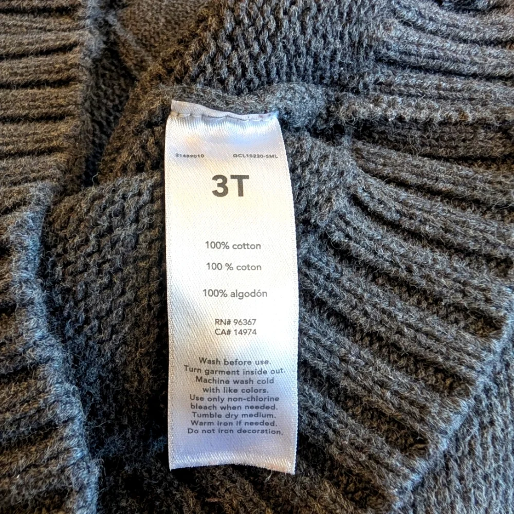 OshKosh B'gosh gray knit Southwestern button up cardigan w pockets. 3T